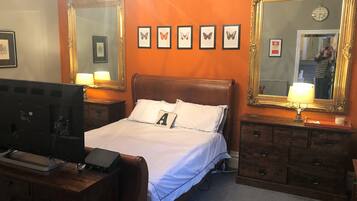 Family House | 5 bedrooms, travel cot, free WiFi, bed sheets