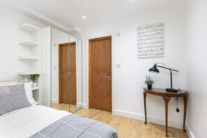 1 bedroom, desk, iron/ironing board, Internet