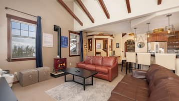 智能电视、壁炉、电脑显示器