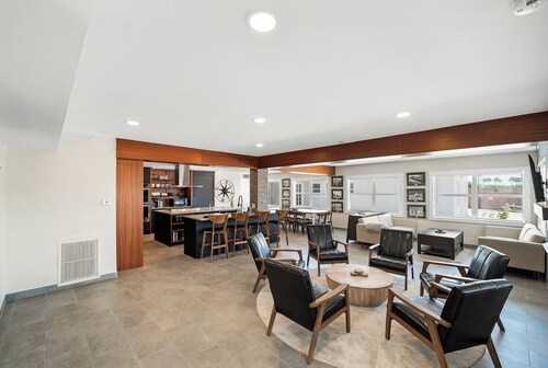 Compass 2BR Suite - Gourmet Kitchen - Water view