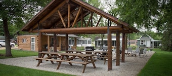 Cozy River Cabin w/ Loft & Screened Porch