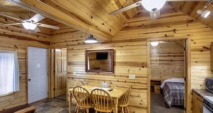 Great River Road Cabin on the Mississippi Backwaters Fox Cabin