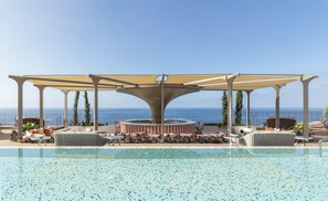 2 piscinas al aire libre, sombrillas, sillones reclinables de piscina