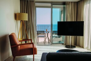 Ocean Suite | Área de sala de estar | Televisión de pantalla plana y películas con cargo 