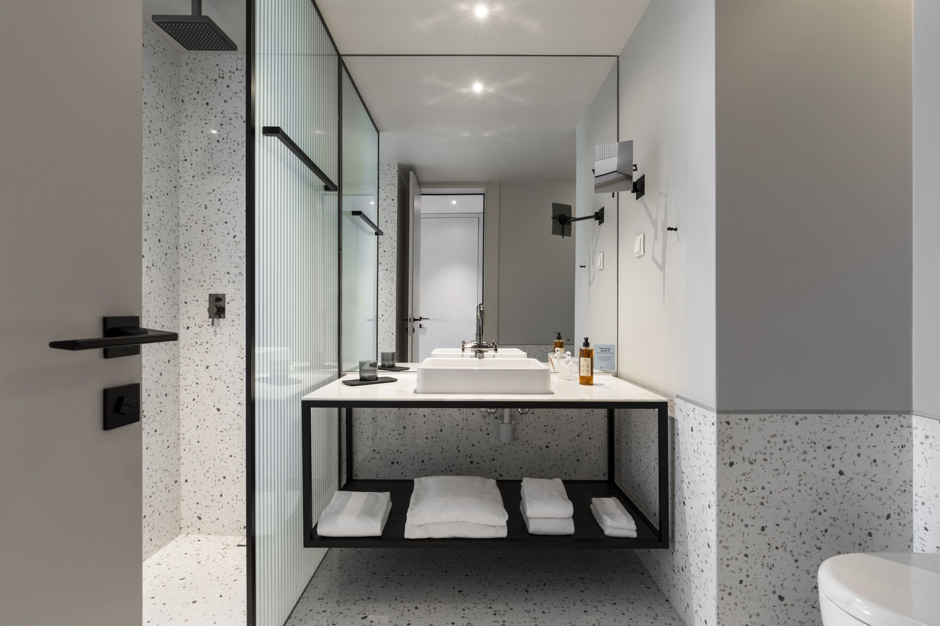 shower, rainfall showerhead, free toiletries, hair dryer