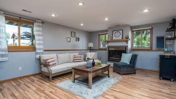 TV, fireplace, stereo