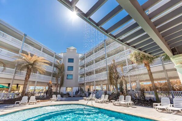 Outdoor pool, a heated pool - Pelican Pad (Galveston)