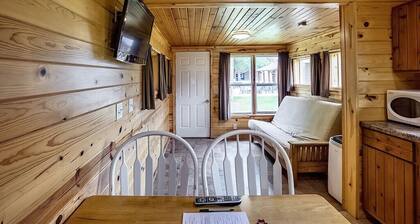 Great River Road Cabin on the Mississippi Backwaters Turtle Cabin