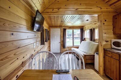 Great River Road Cabin on the Mississippi Backwaters Turtle Cabin