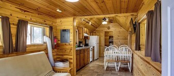 Great River Road Cabin on the Mississippi Backwaters Turtle Cabin