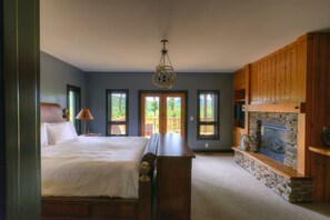 4 bedrooms, WiFi, bed sheets, wheelchair access