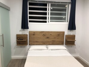 Comfort Room | Desk, laptop workspace, iron/ironing board, free WiFi - La Estación (Sanlucar de Barrameda)
