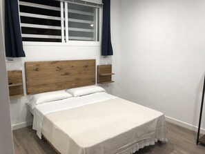 Comfort Room | Desk, laptop workspace, iron/ironing board, free WiFi - La Estación (Sanlucar de Barrameda)