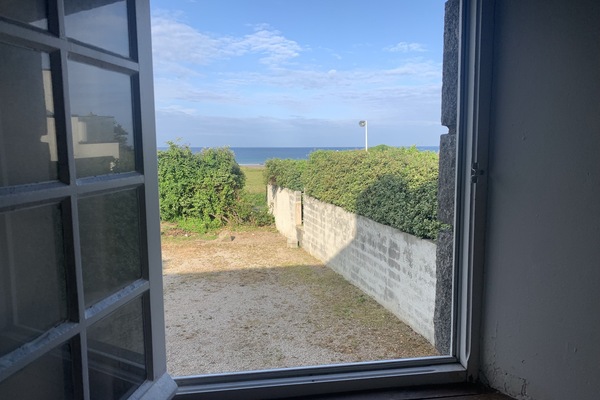 Vue sur mer du 1er étage à partir du séjour/cuisine. Plage situé à 200m.