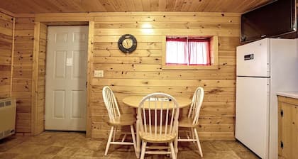 Great River Road Cabin on the Mississippi Backwaters Buck Cabin