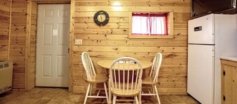 Great River Road Cabin on the Mississippi Backwaters Buck Cabin