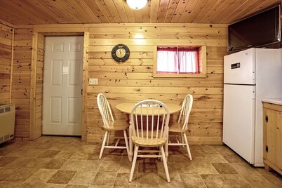 Great River Road Cabin on the Mississippi Backwaters Buck Cabin