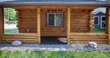 Great River Road Cabin on the Mississippi Backwaters Buck Cabin