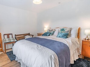 2 bedrooms, free WiFi, bed sheets - 2 bedroom accommodation in Llandeilo (Llandeilo)
