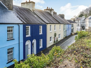 Exterior - 2 bedroom accommodation in Llandeilo (Llandeilo)