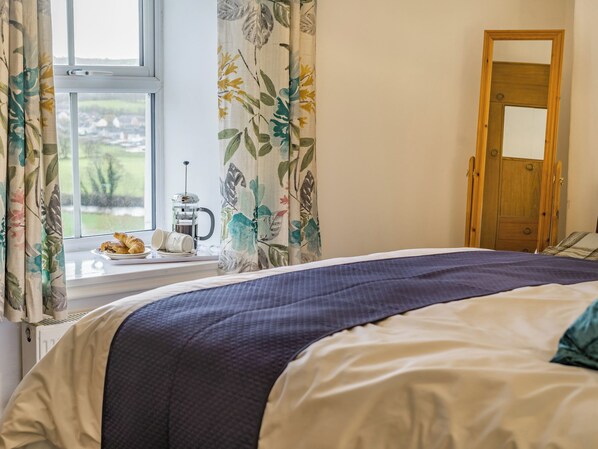 2 bedrooms, WiFi (free), bed sheets