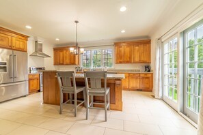 Fridge, microwave, oven, stovetop - Spacious Luxury Home in the Heart of it ALL: 5 Bedroom, 5.5 bathrooms (Arlington)