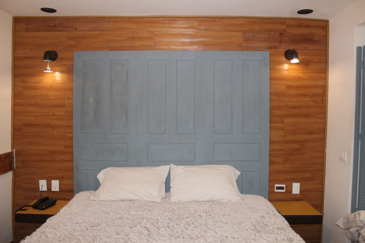Habitación superior, 1 cama King size | Wifi gratis y ropa de cama