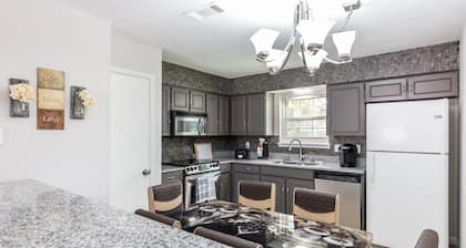 đ Glamarous Getaway. Arcade Mania! Fast Wifi