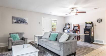 30% OFF Arcade Mania - Large Yard 4 pets! 4 TVs