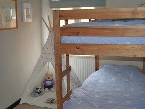 3 bedrooms, free WiFi, bed sheets