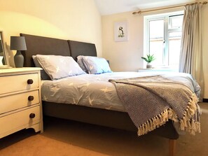 3 bedrooms, free WiFi, bed sheets - 3 bedroom accommodation in Sheringham (Sheringham)