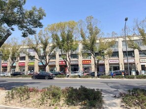 Free self-parking - Greentree Inn Suzhou Kunshan Huaqiao Metro Station Express Hotel (Suzhou)