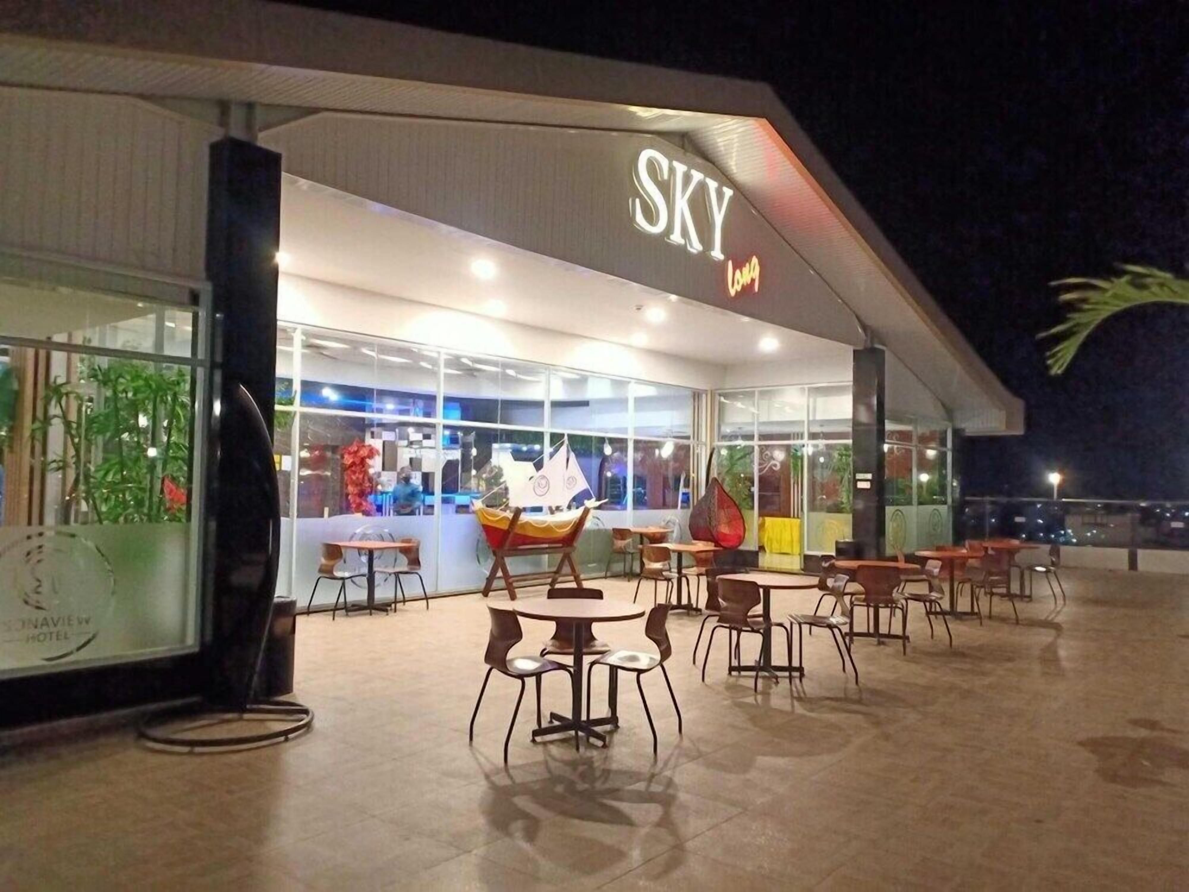 تناول الطعام بالخارج