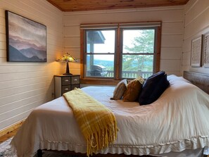 2 makuuhuonetta, silitysrauta/-lauta, vauvan matkasänky, ilmainen Wi-Fi