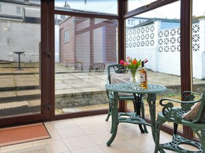 Dining - 1 bedroom accommodation in Bowmore (Bowmore)
