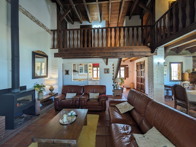 Rural House With Spacious Exterior And Views Of The Mountains Of Malaga. Full Rent - 안달루시아