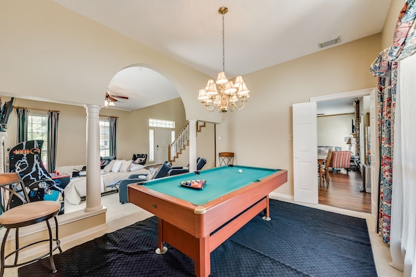 Pool table & arcade!