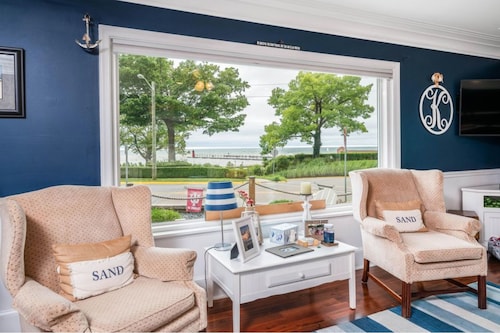 $1m Luxury Beach House on South Beach, Free Golf Cart with Summer Rentals