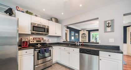 $1m Luxury Beach House on South Beach, Free Golf Cart with Summer Rentals