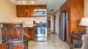 Condo, 1 Queen Bed with Sofa bed, Kitchen, Mountain View | Private kitchen - Aloha Lani #1709 (Honolulu)