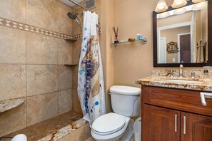 Bathroom - Aloha Lani #1709 (Honolulu)