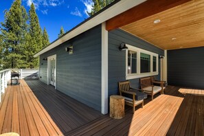 Terrace/patio - Amachen Cabin - Pet & Family Friendly - Woof Woof! (South Lake Tahoe)