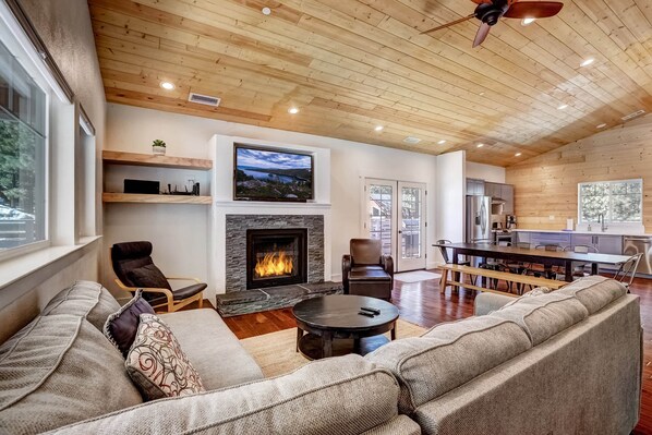 House, Multiple Beds, Balcony, Mountain View (Amachen Cabin) | Living area | 42-inch flat-screen TV with digital channels, fireplace - Amachen Cabin - Pet & Family Friendly - Woof Woof! (South Lake Tahoe)