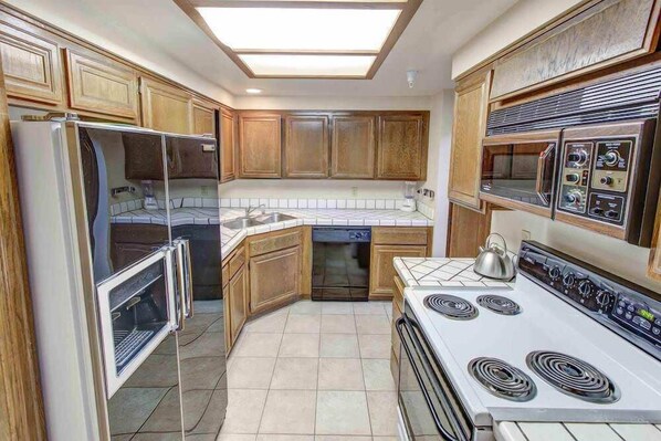 Condo, Multiple Beds, Fireplace, Mountain View (Aspen Creek #204) | Private kitchen | Coffee/tea maker