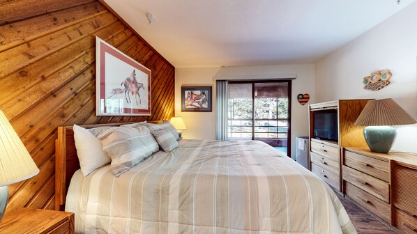 Condo, Plusieurs lits, patio, vue sur la montagne (Aspen Creek #215) | 2 chambres, décor unique, ameublement unique, accès au Wi-Fi (inclus)