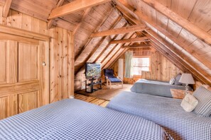 Cabin, Multiple Beds, Fireplace | 2 bedrooms, free WiFi, bed sheets - Badger Basin (South Lake Tahoe)
