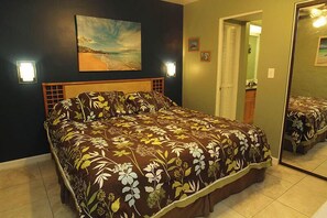 Apartment, 1 King-Bett und Schlafsofa, Balkon, eingeschränkter Meerblick (Casa De Emdeko #203) | 1 Schlafzimmer, individuell dekoriert, individuell eingerichtet