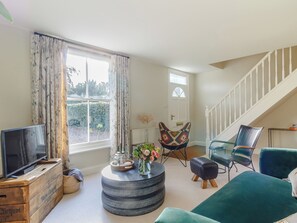 TV - 2 bedroom accommodation in Holt (Holt)