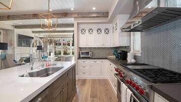House, Multiple Beds, Hot Tub, Ocean View | Private kitchen