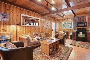 House, Multiple Beds, Fireplace | Living room